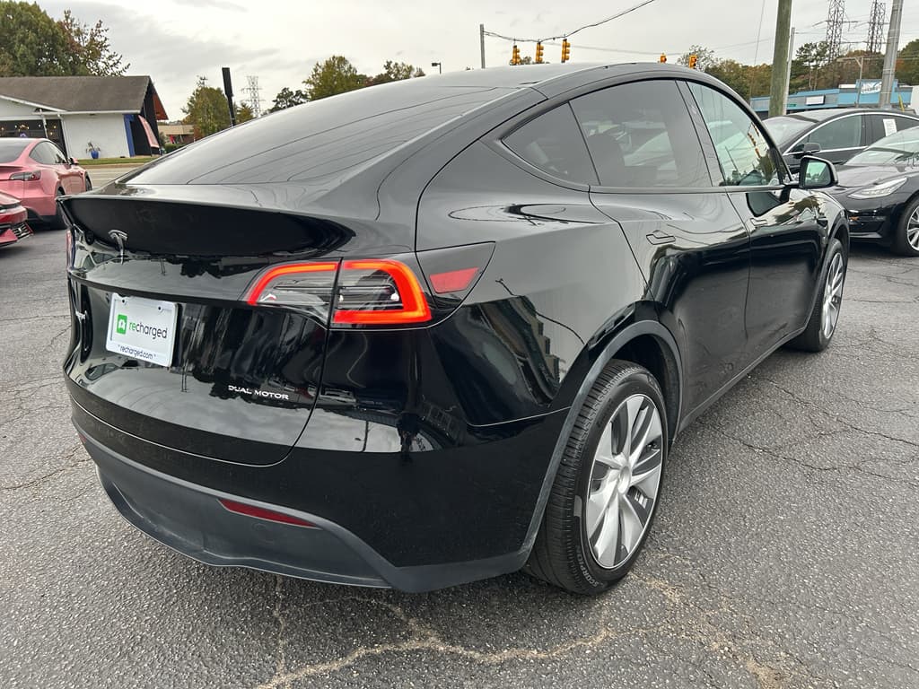 2024 Tesla Model Y view 3