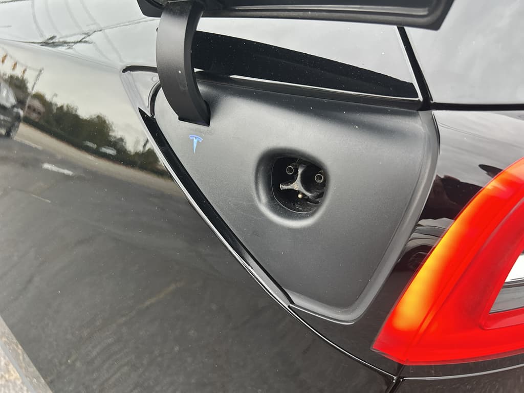 2024 Tesla Model Y view 5