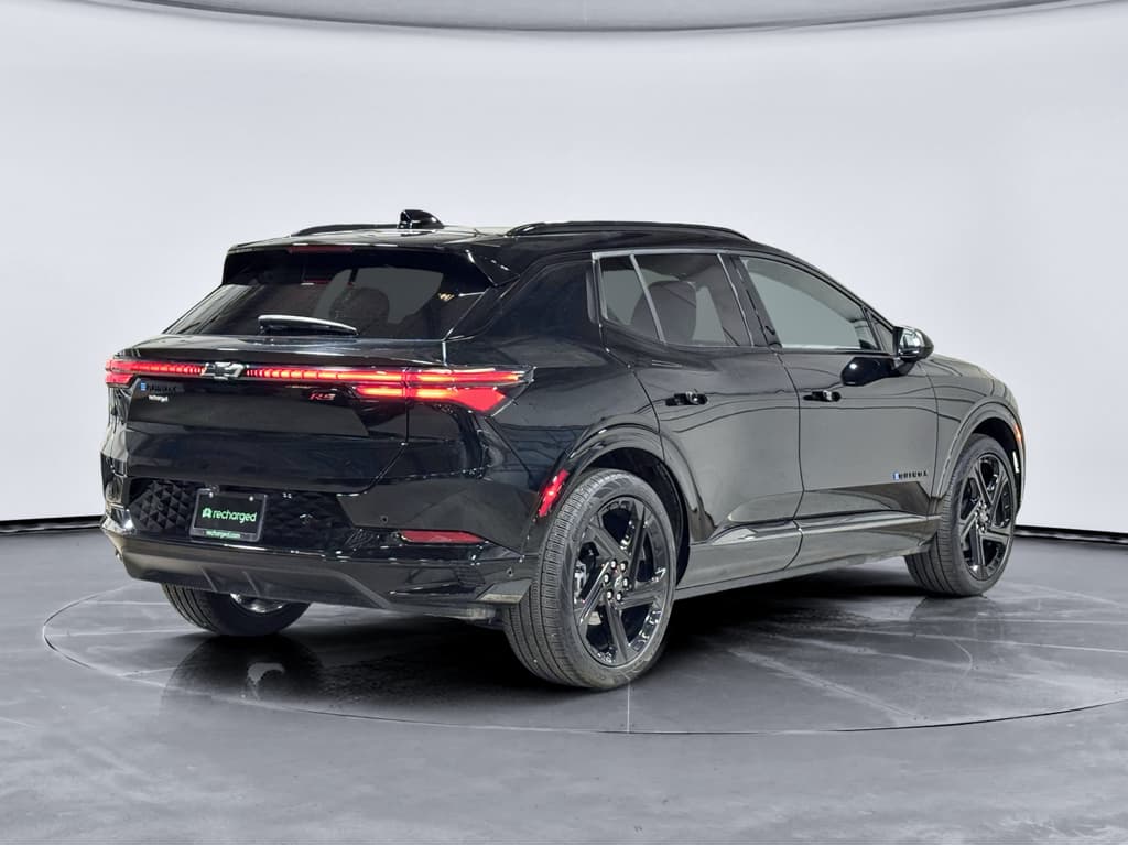 2024 Chevrolet Equinox EV view 3