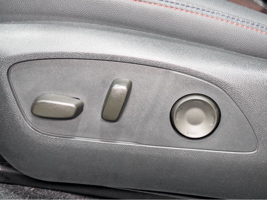 2024 Chevrolet Equinox EV view 7