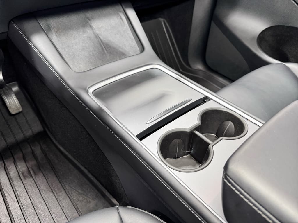 2025 Tesla Model Y view 16