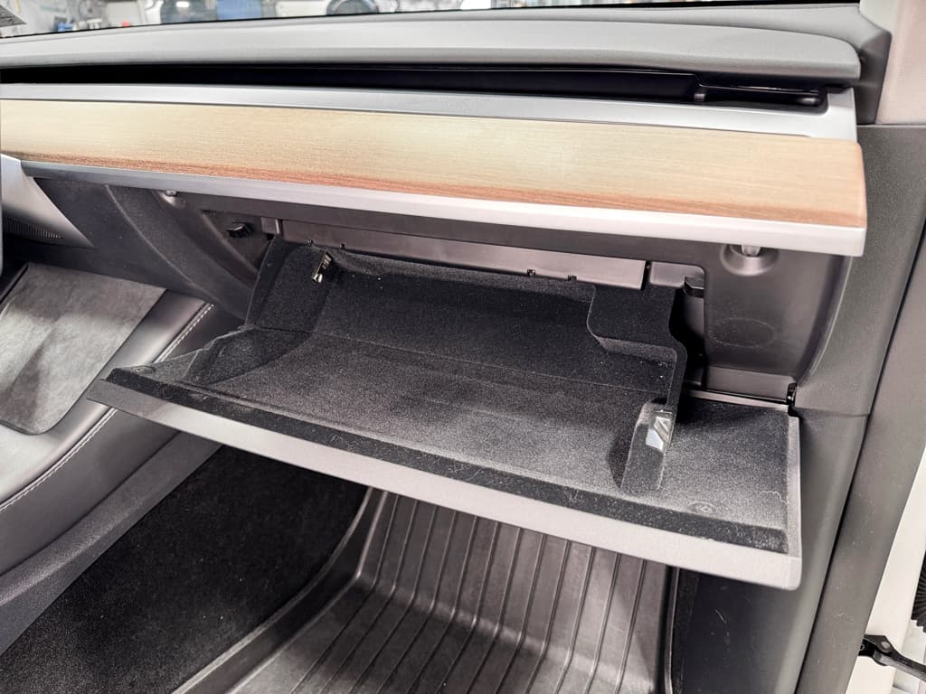 2025 Tesla Model Y view 17