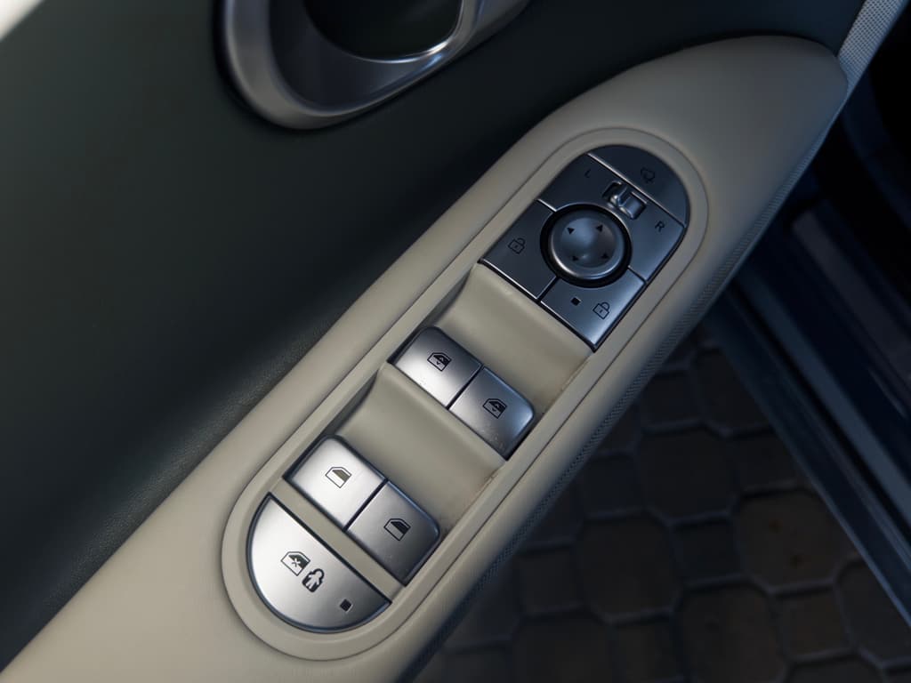 2023 Hyundai IONIQ 5 view 8
