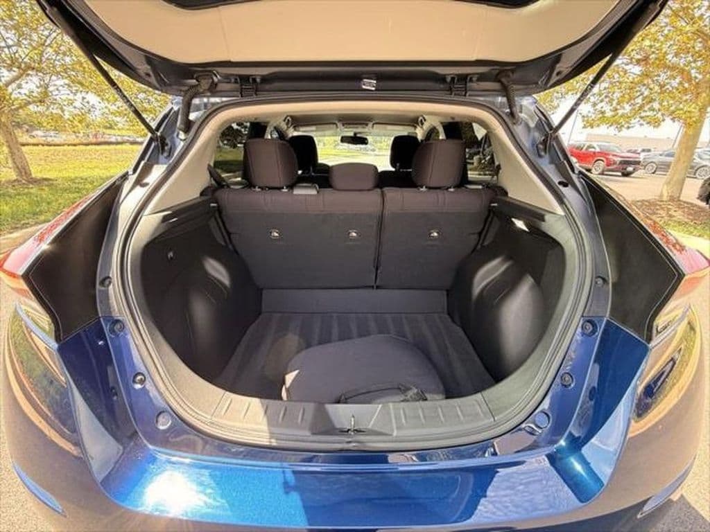 2023 Nissan LEAF view 18