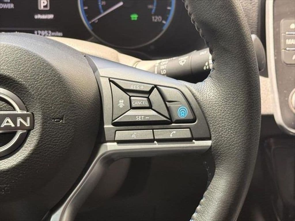 2023 Nissan LEAF view 24