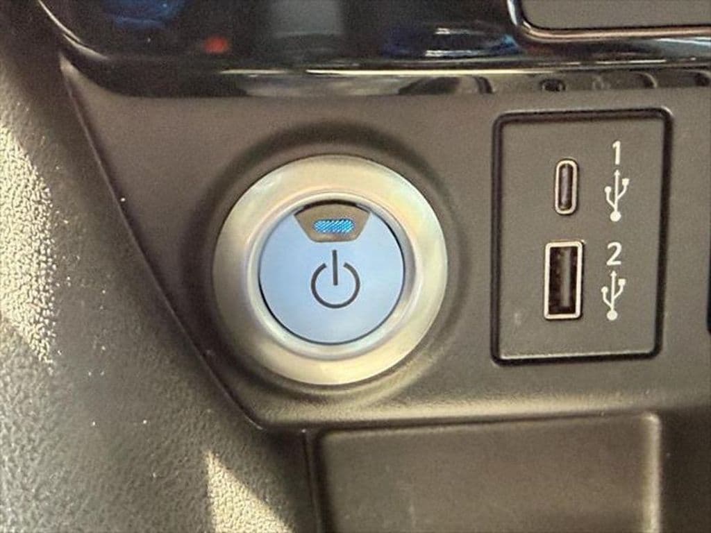 2023 Nissan LEAF view 32