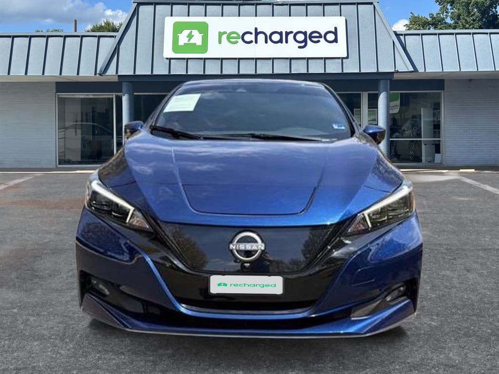 2023 Nissan LEAF view 8