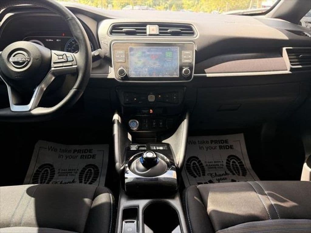 2023 Nissan LEAF view 25