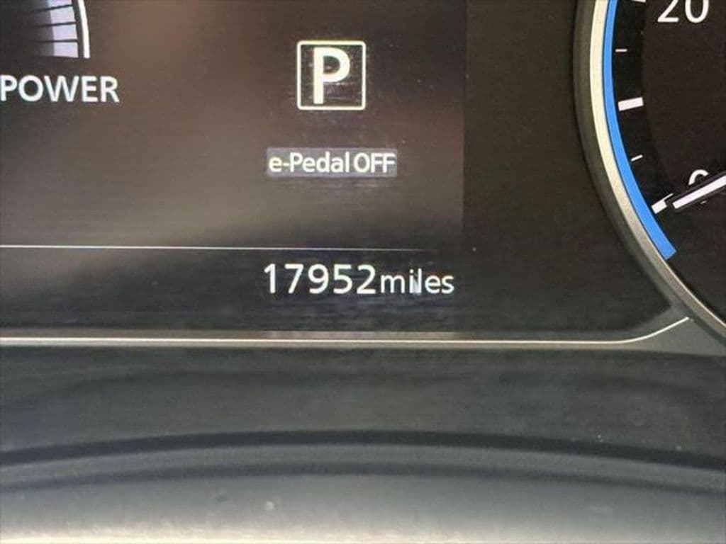 2023 Nissan LEAF view 31