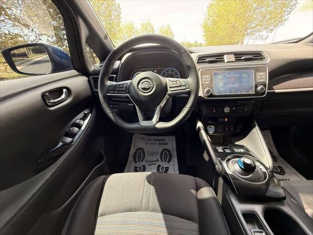 2023 Nissan LEAF view 21