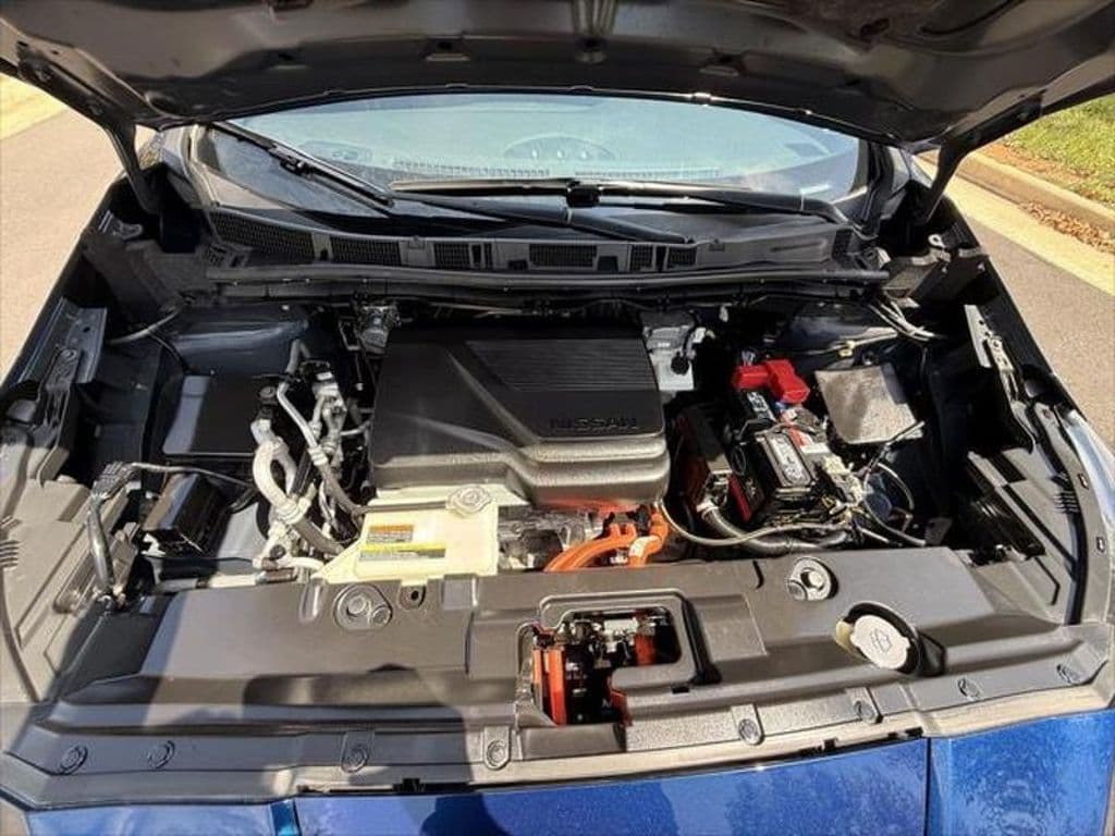 2023 Nissan LEAF view 12