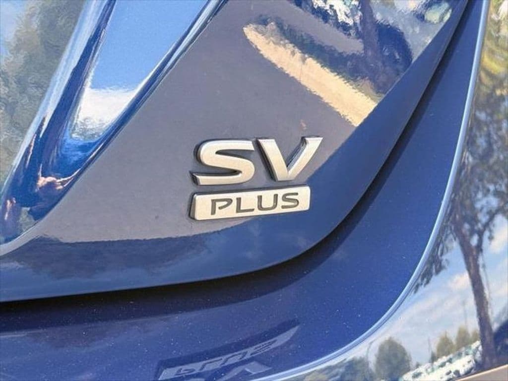 2023 Nissan LEAF view 17