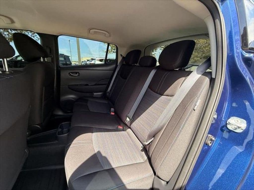 2023 Nissan LEAF view 16