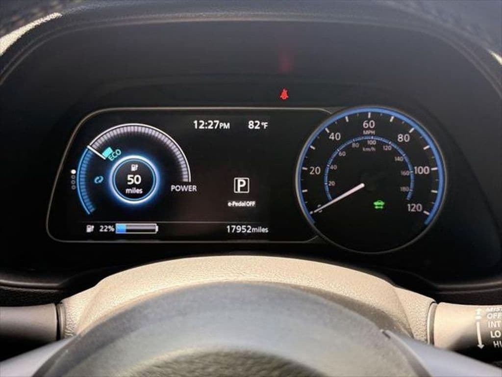 2023 Nissan LEAF view 30