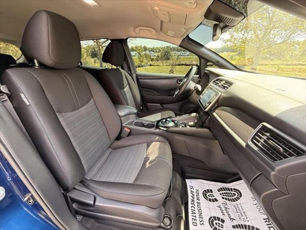2023 Nissan LEAF view 19