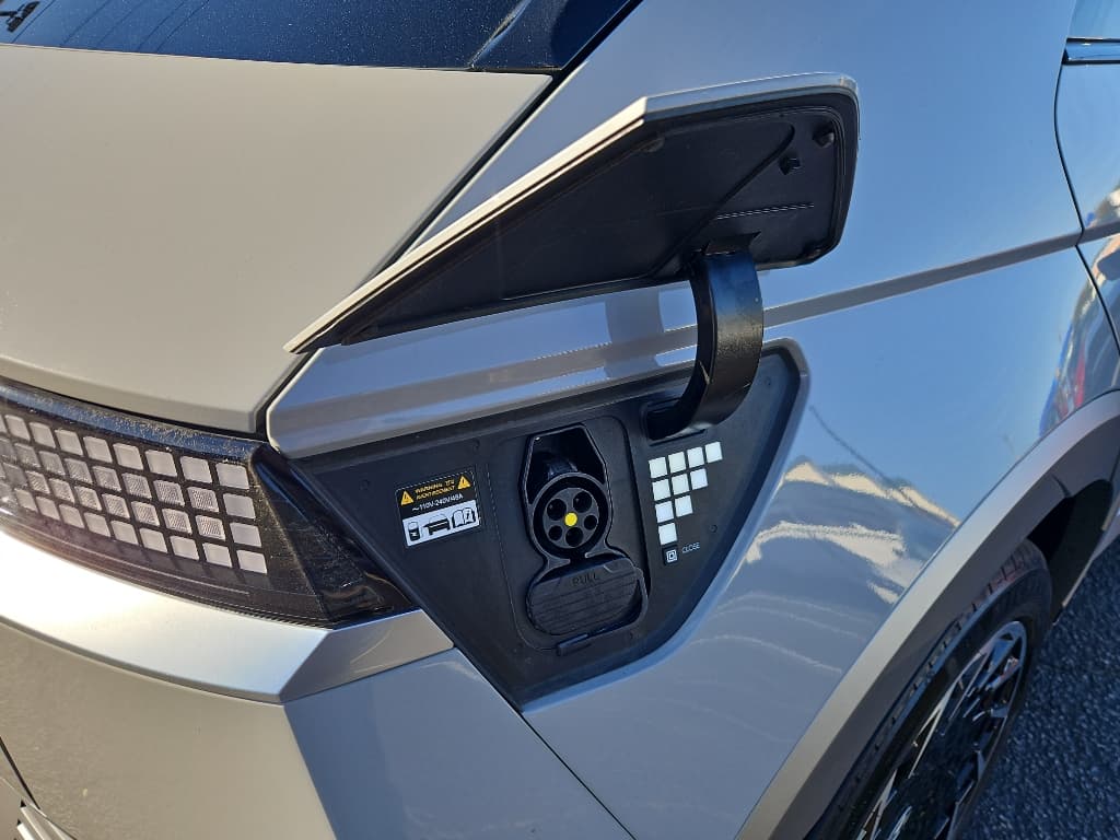 2023 Hyundai IONIQ 5 view 5