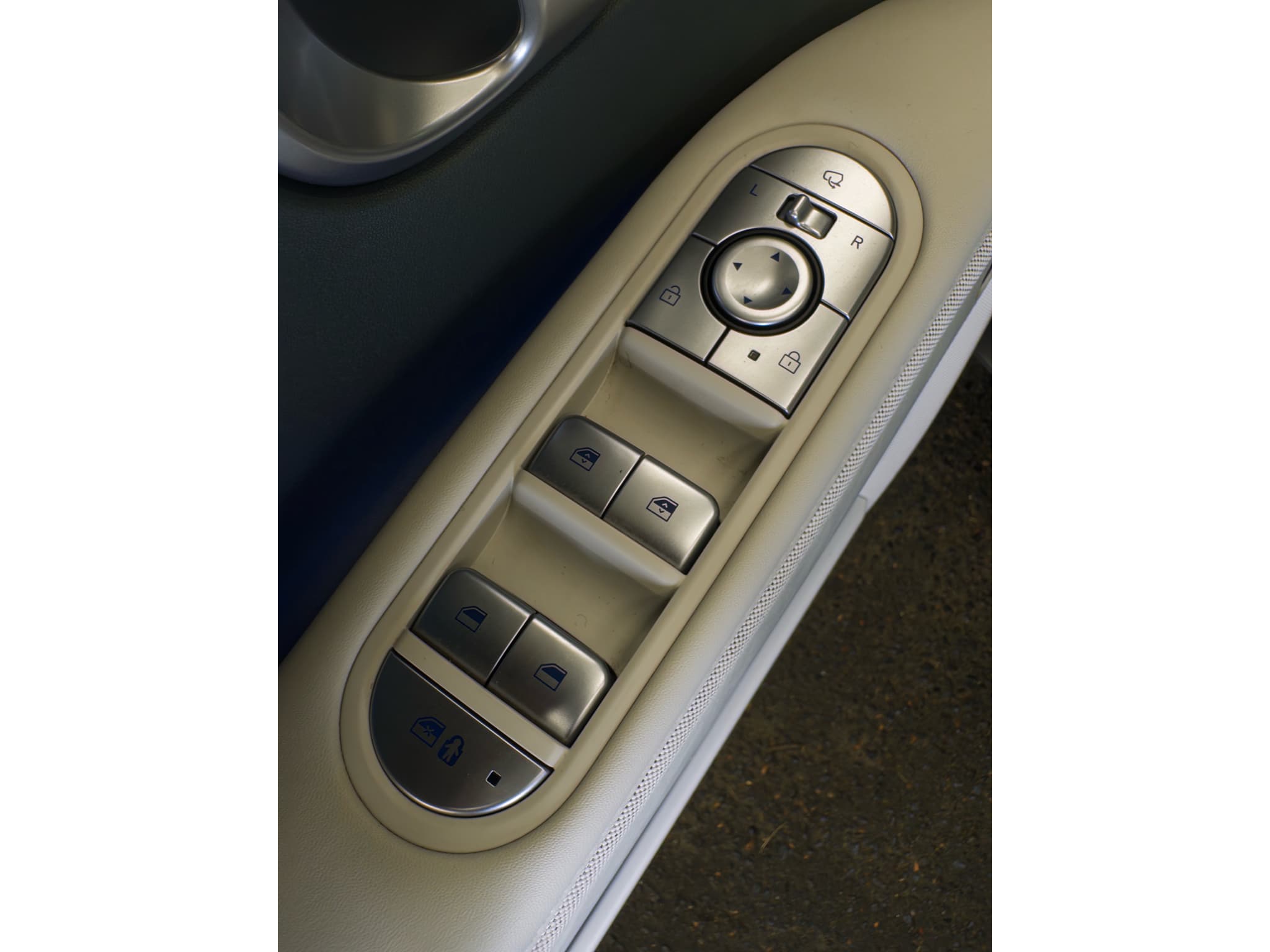 2023 Hyundai IONIQ 5 view 13