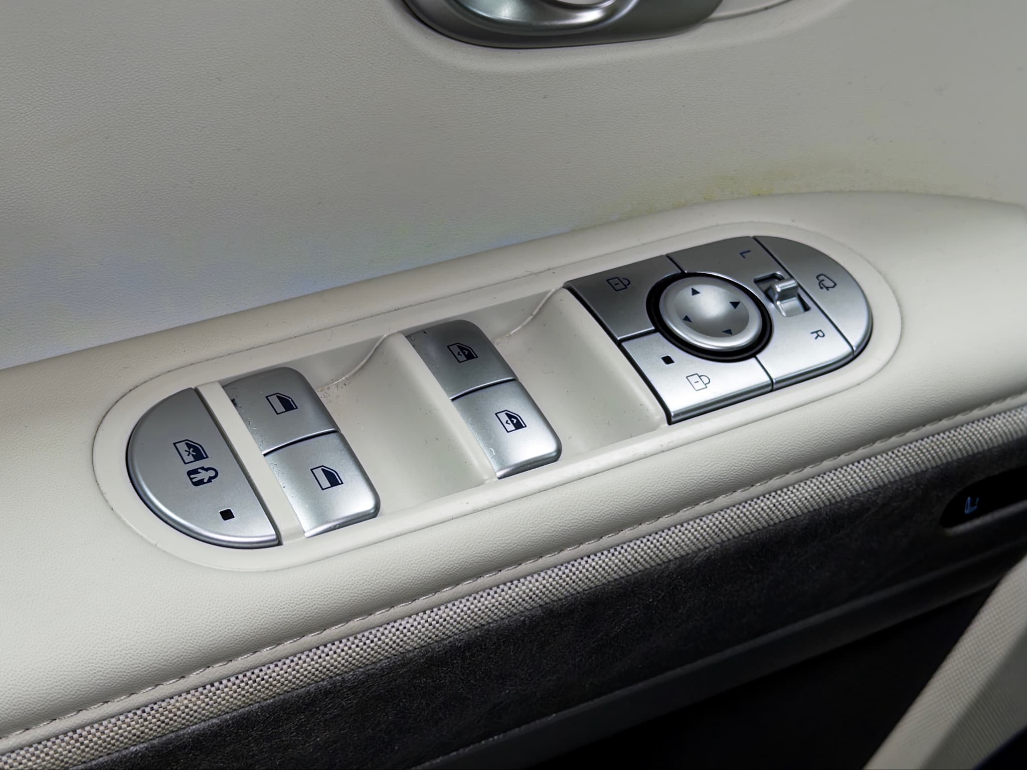 2023 Hyundai IONIQ 5 view 8