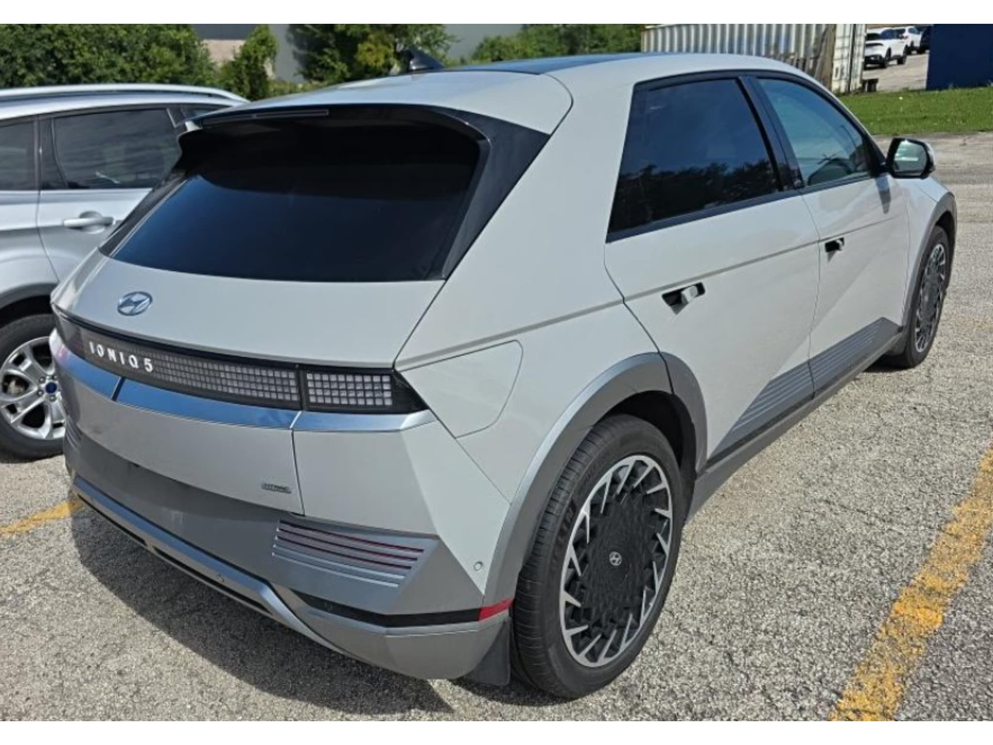 2023 Hyundai IONIQ 5 view 3