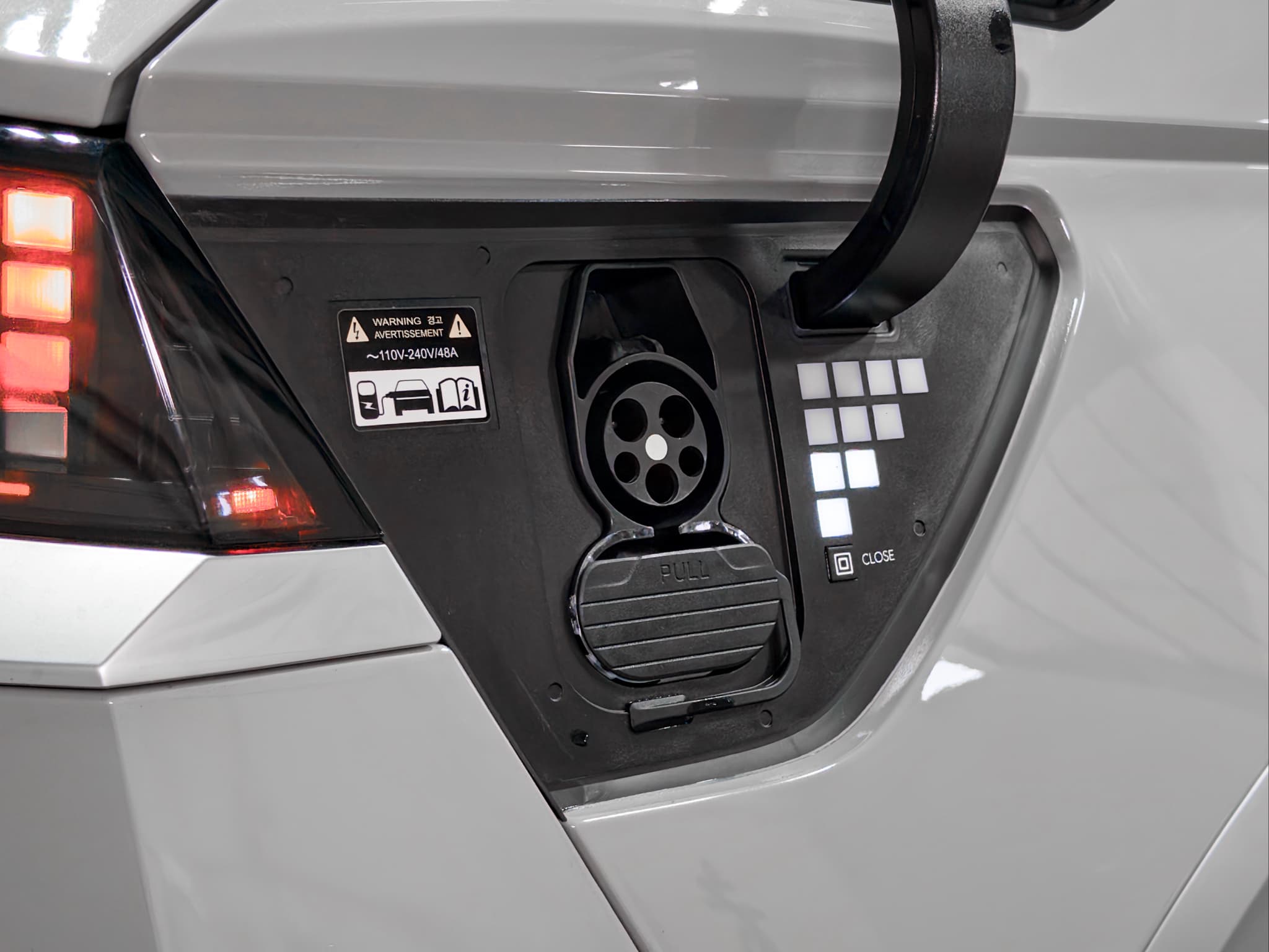2023 Hyundai IONIQ 5 view 5