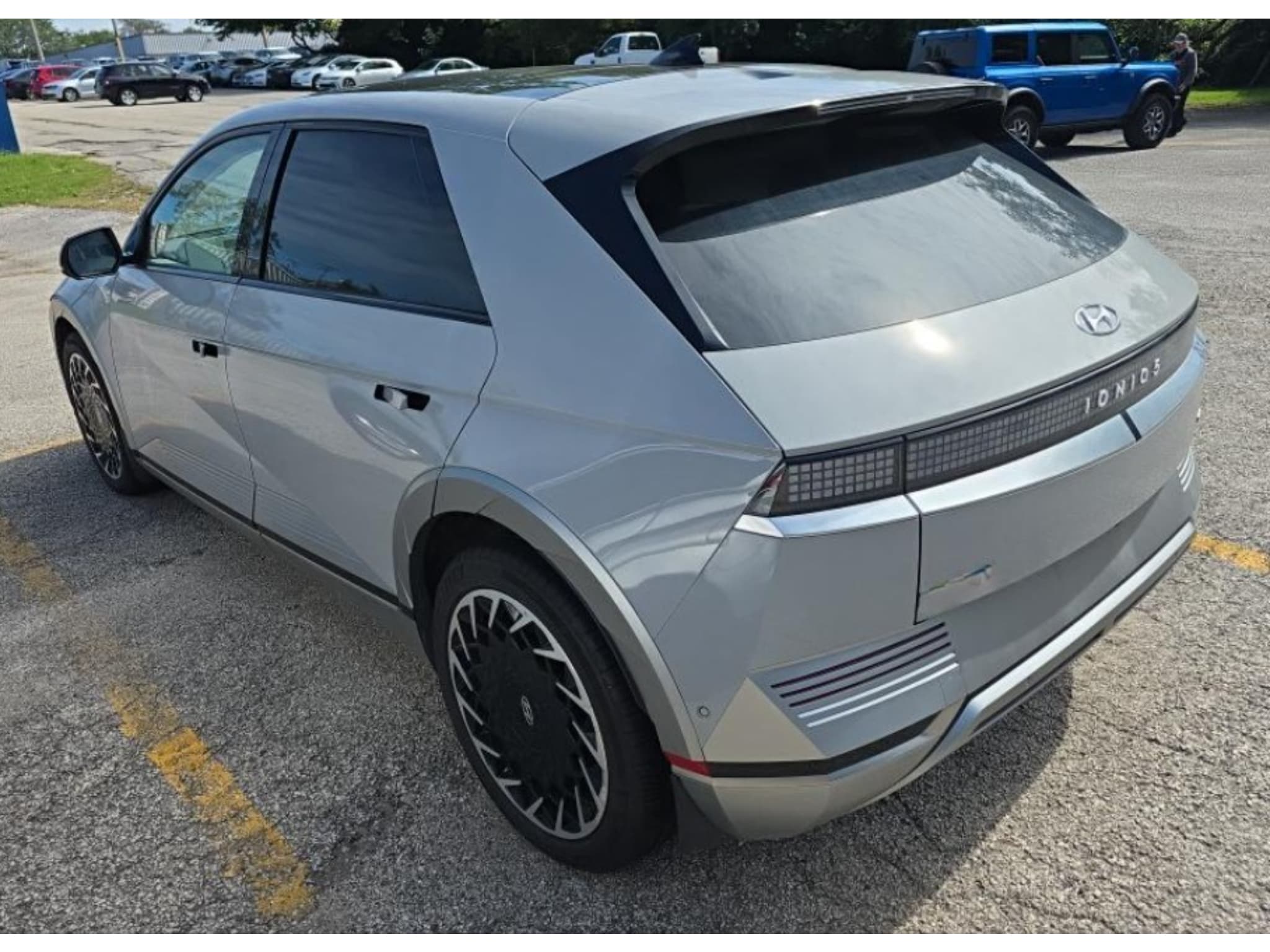 2023 Hyundai IONIQ 5 view 4