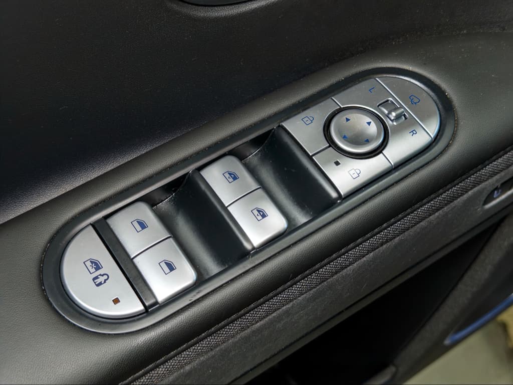 2023 Hyundai IONIQ 5 view 8