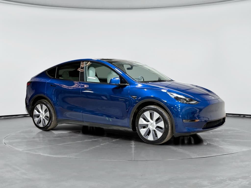 2024 Tesla Model Y view 4