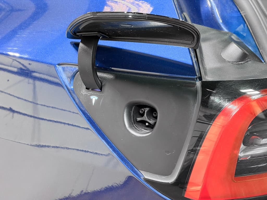 2024 Tesla Model Y view 5