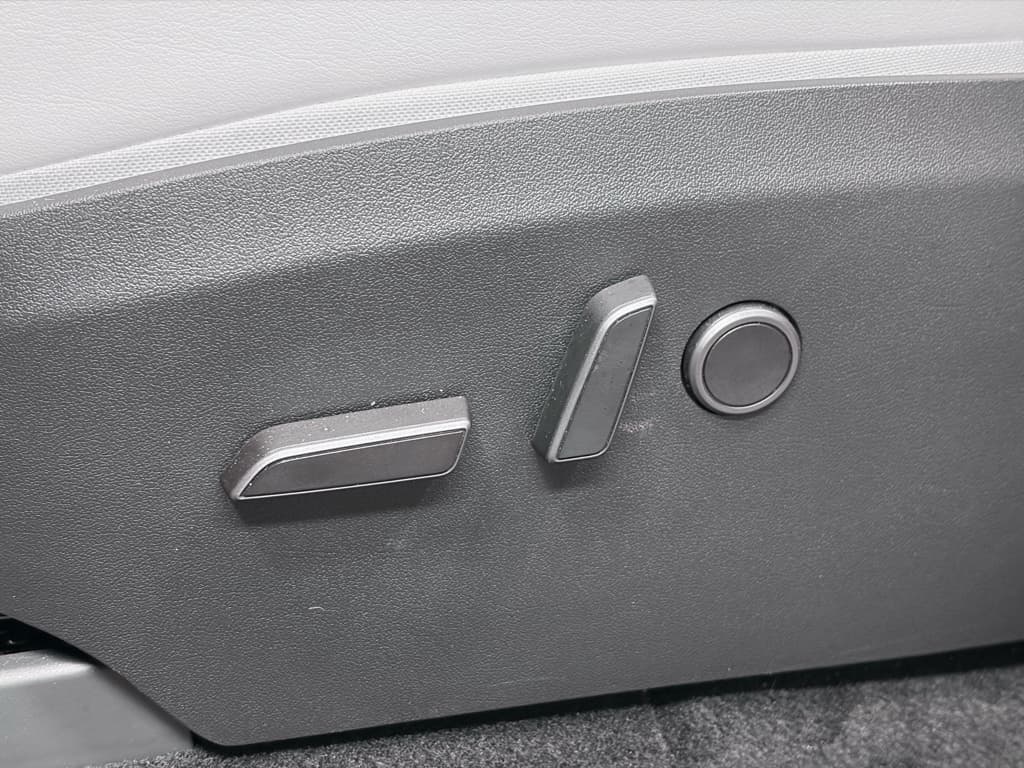 2024 Tesla Model Y view 7