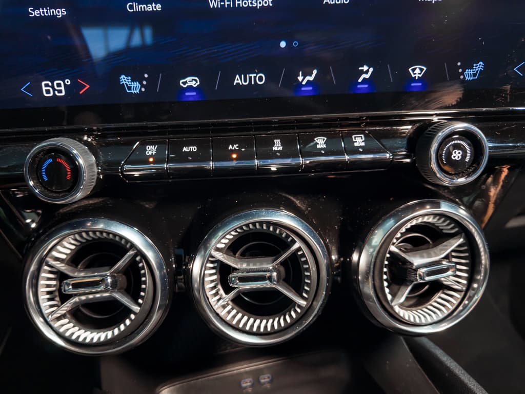 2024 Chevrolet Blazer EV view 16