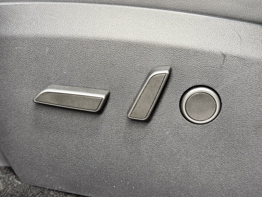 2024 Tesla Model Y view 6