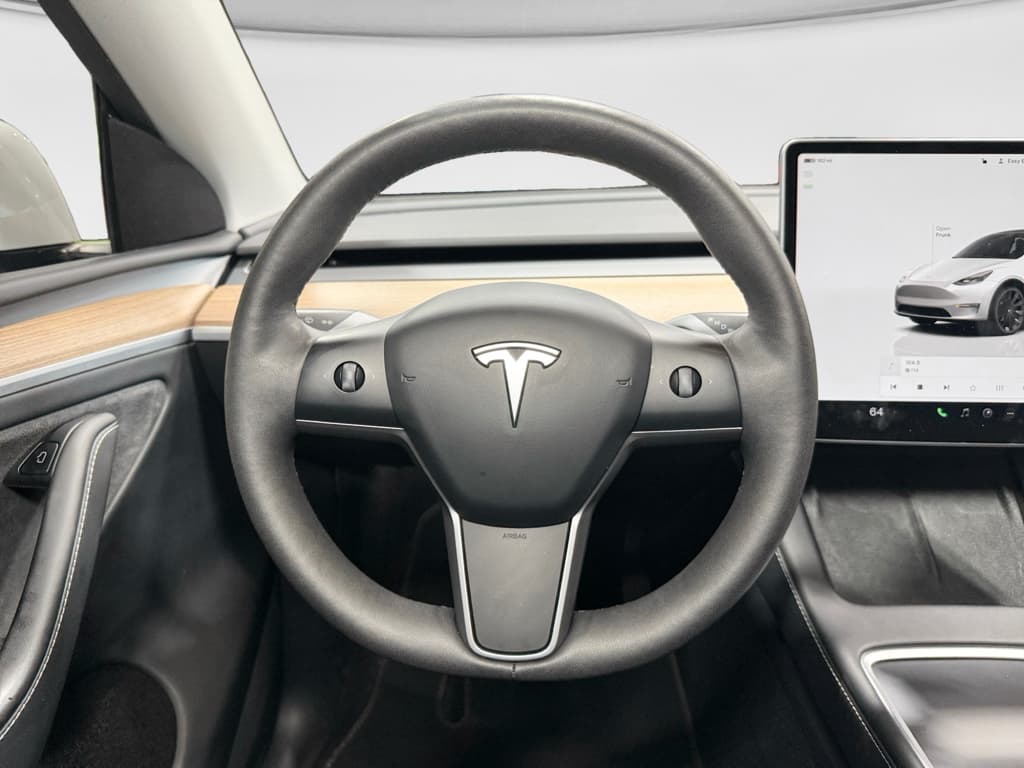 2024 Tesla Model Y view 7