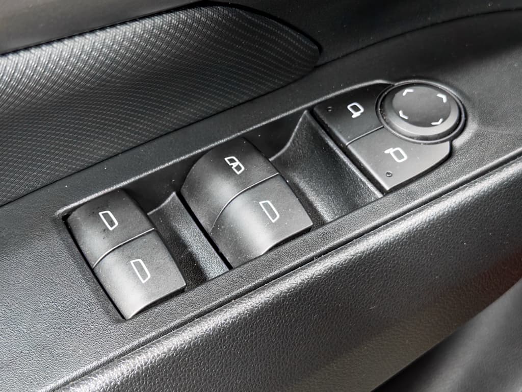 2025 Chevrolet Equinox EV view 7
