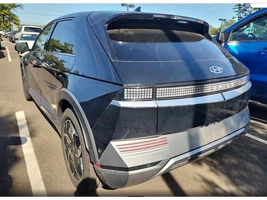 2023 Hyundai IONIQ 5 view 3