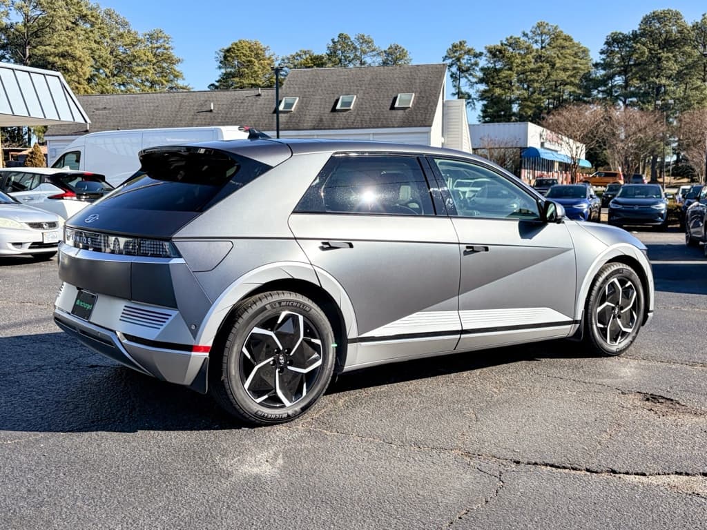 2023 Hyundai IONIQ 5 view 3