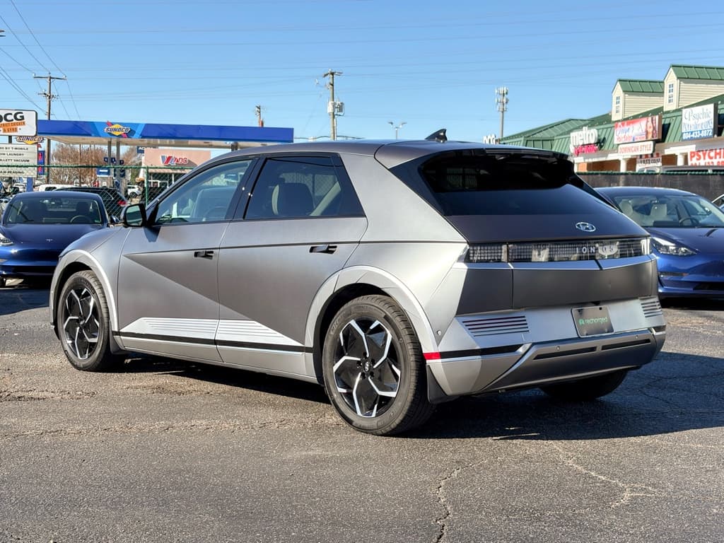 2023 Hyundai IONIQ 5 view 2