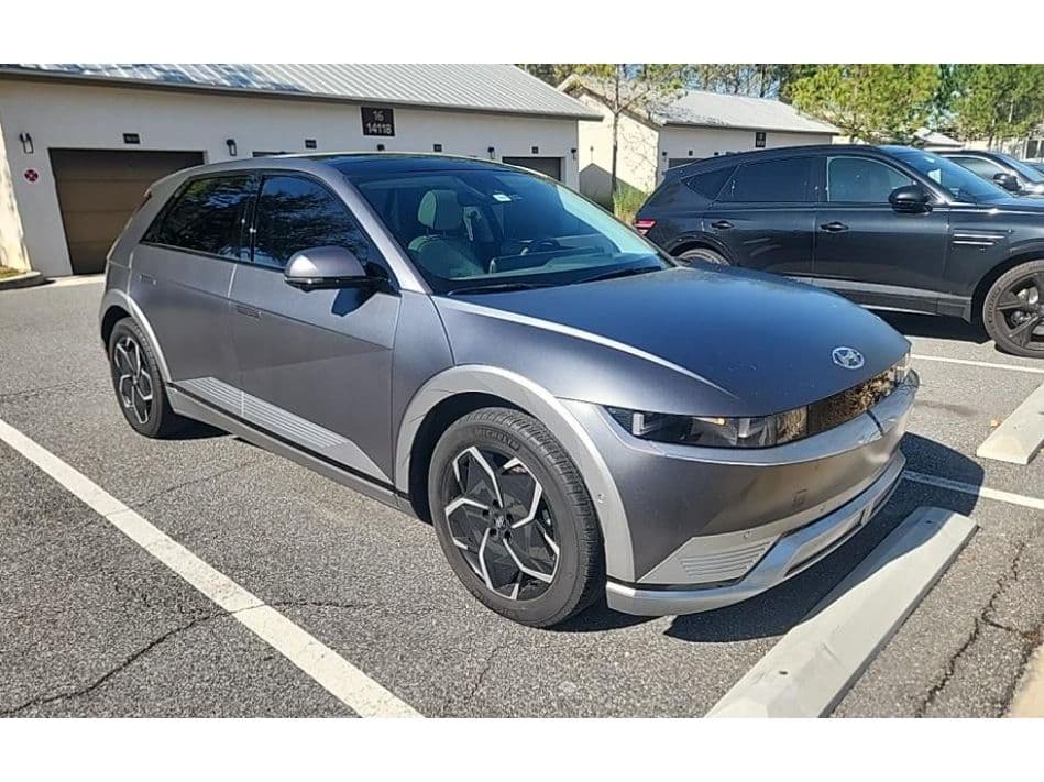 2023 Hyundai IONIQ 5 view 3