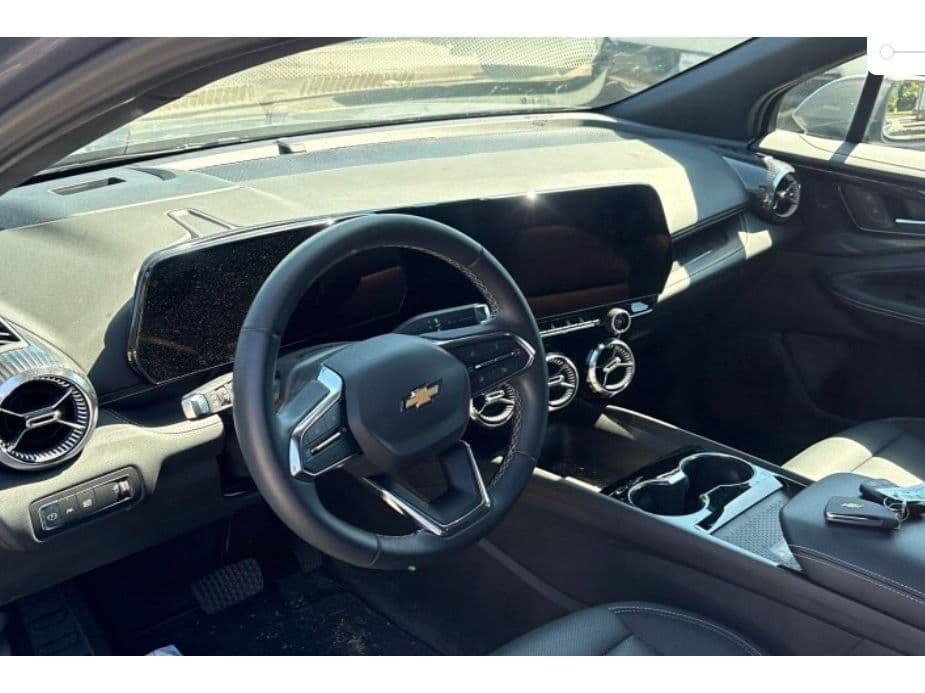2024 Chevrolet Blazer EV view 4