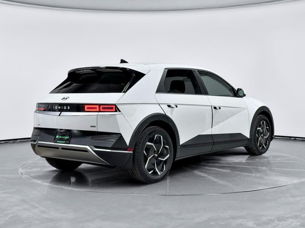 2024 Hyundai IONIQ 5 view 3