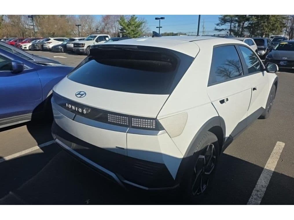2024 Hyundai IONIQ 5 view 3