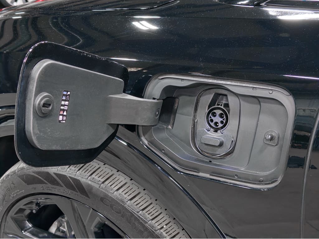 2024 Chevrolet Equinox EV view 5