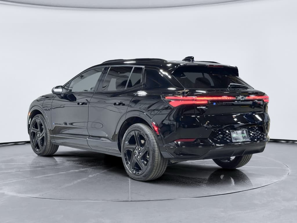2024 Chevrolet Equinox EV view 2