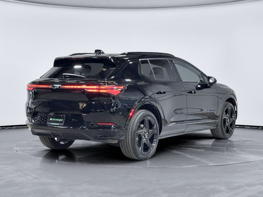 2024 Chevrolet Equinox EV view 3