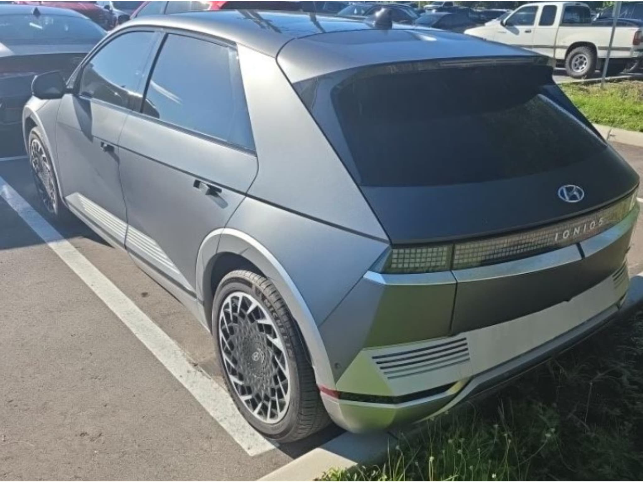 2024 Hyundai IONIQ 5 view 3