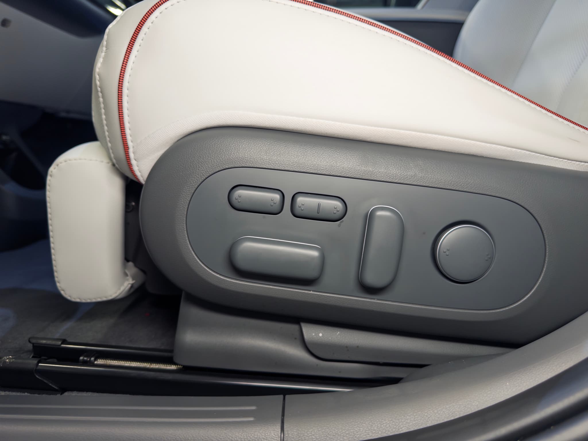 2024 Hyundai IONIQ 5 view 7