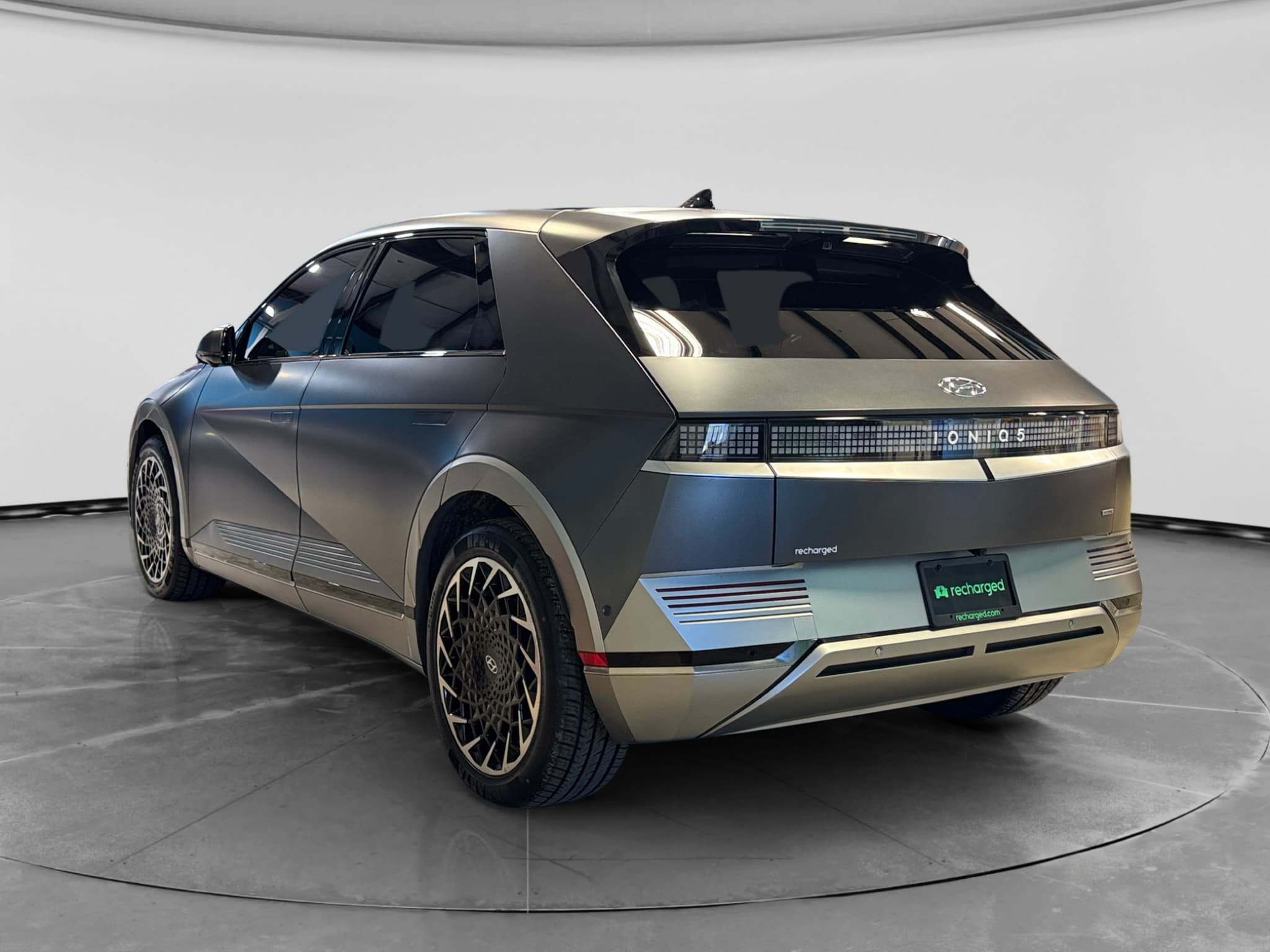 2024 Hyundai IONIQ 5 view 2