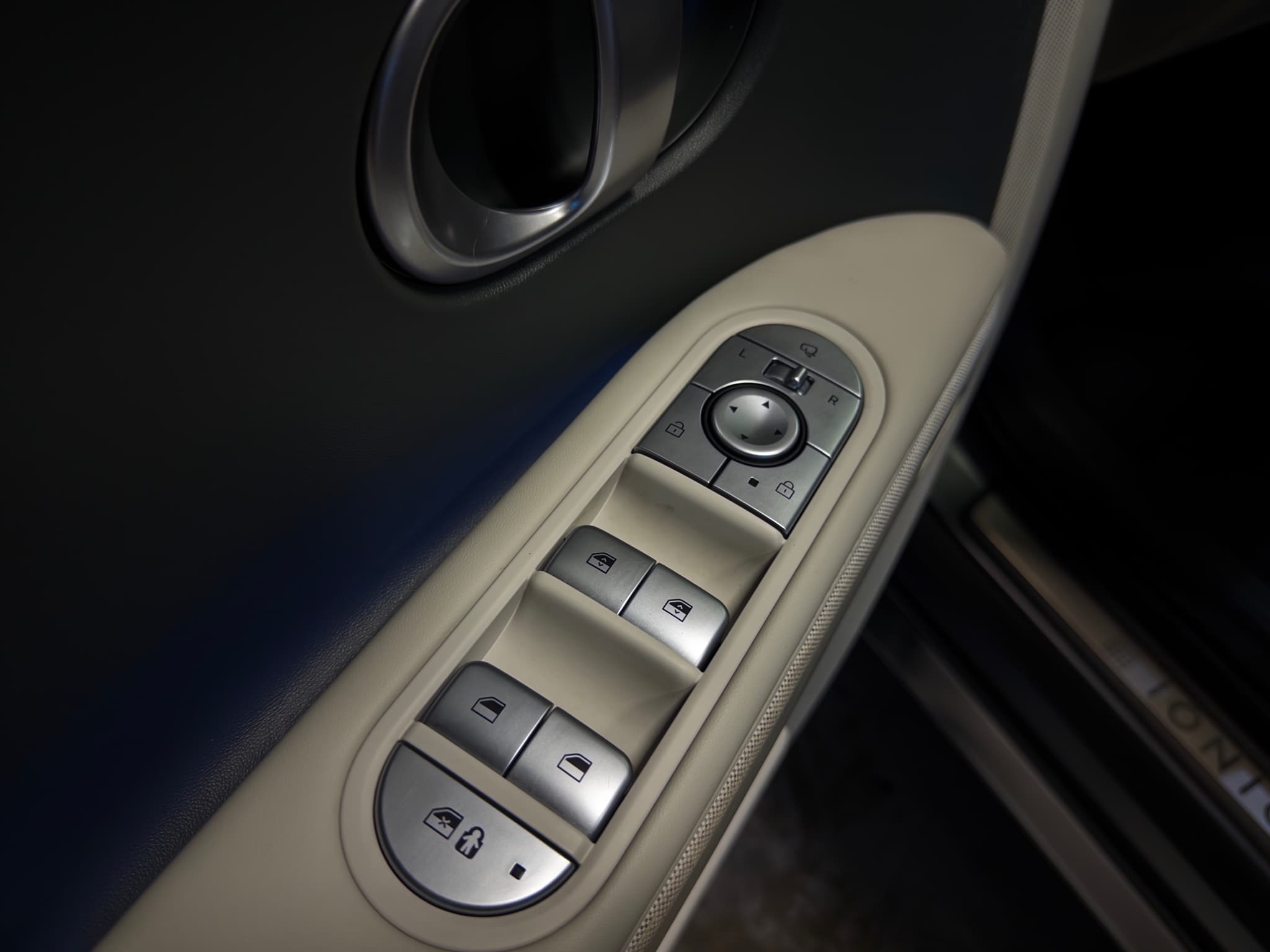 2024 Hyundai IONIQ 5 view 8