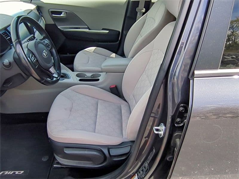 2019 Kia Niro PHEV view 9