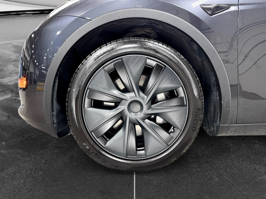 2025 Tesla Model Y view 29