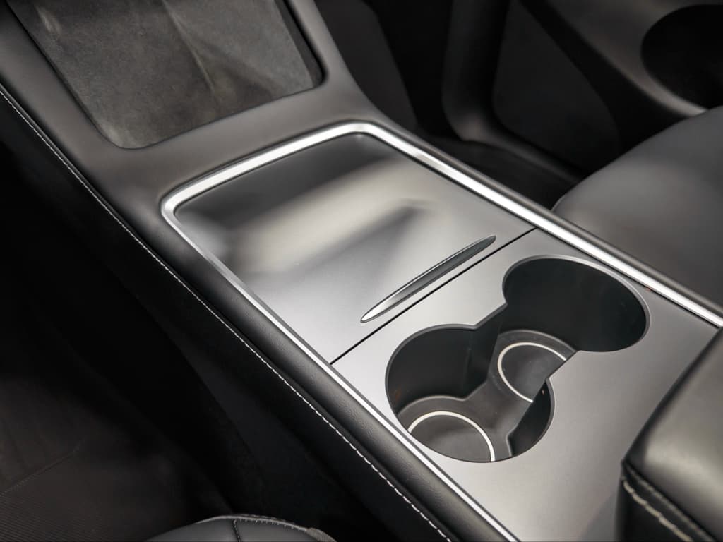 2025 Tesla Model Y view 17